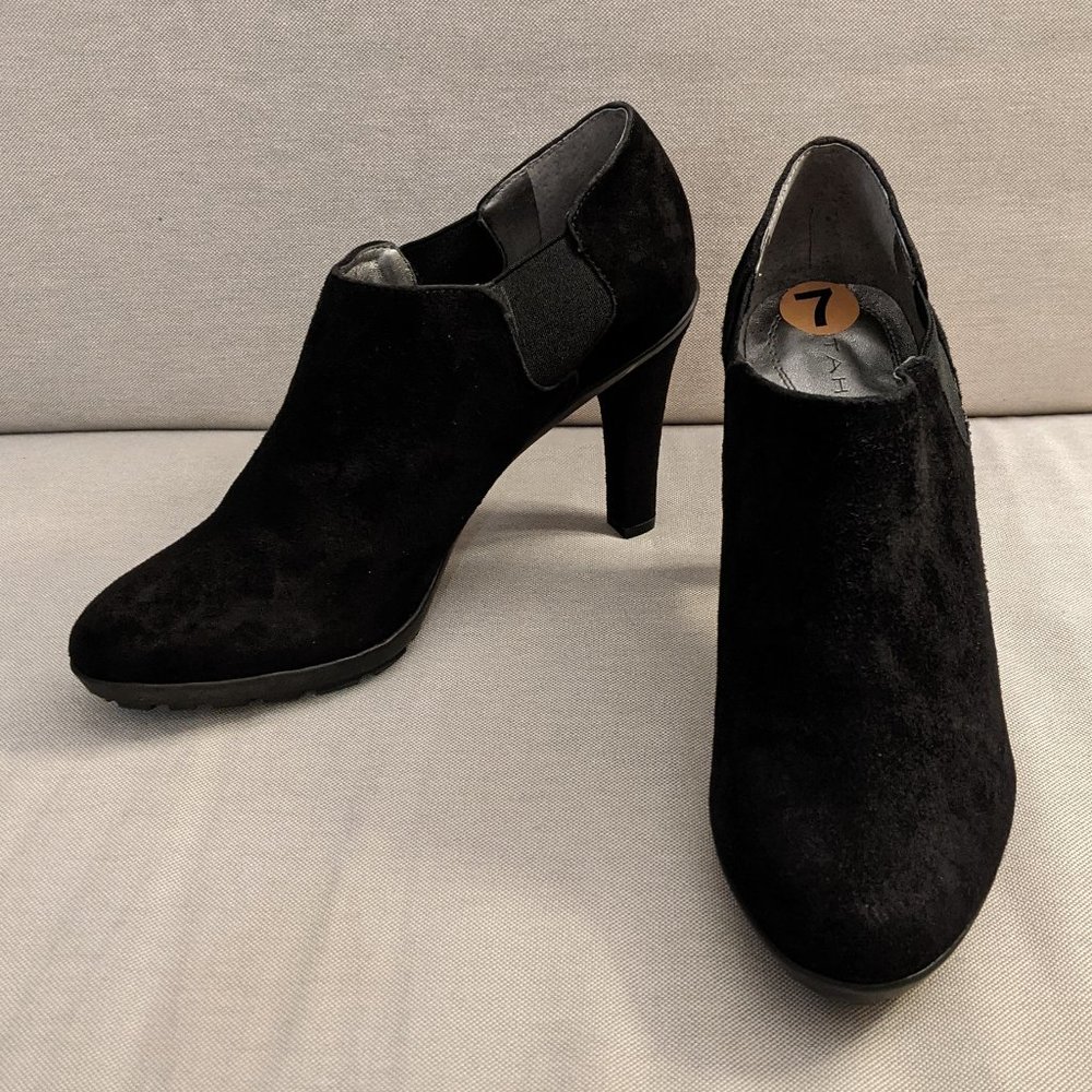 Tahari Tandie Suede Booties 7M